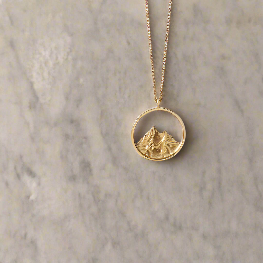 Montañas Doradas Necklace